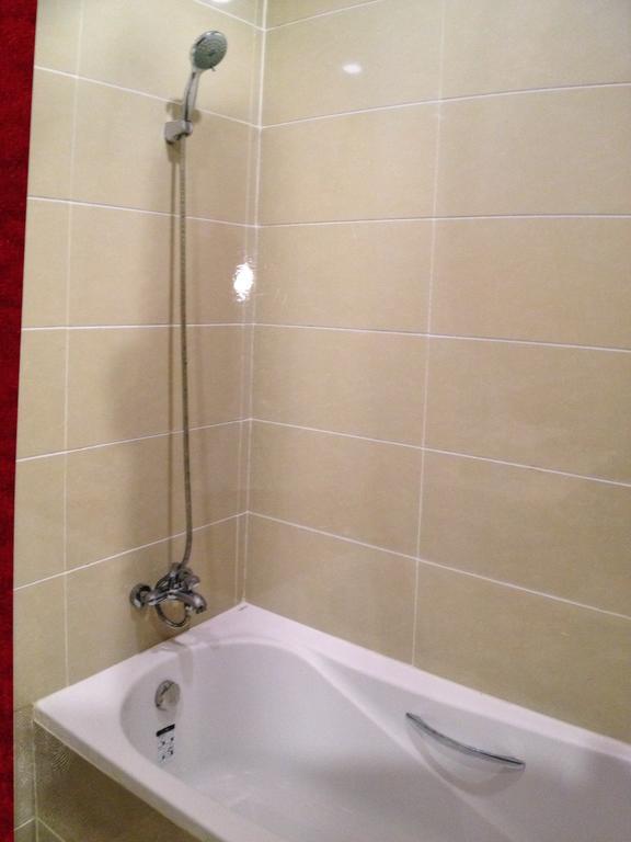 Hotel Myitkyinā Buitenkant foto