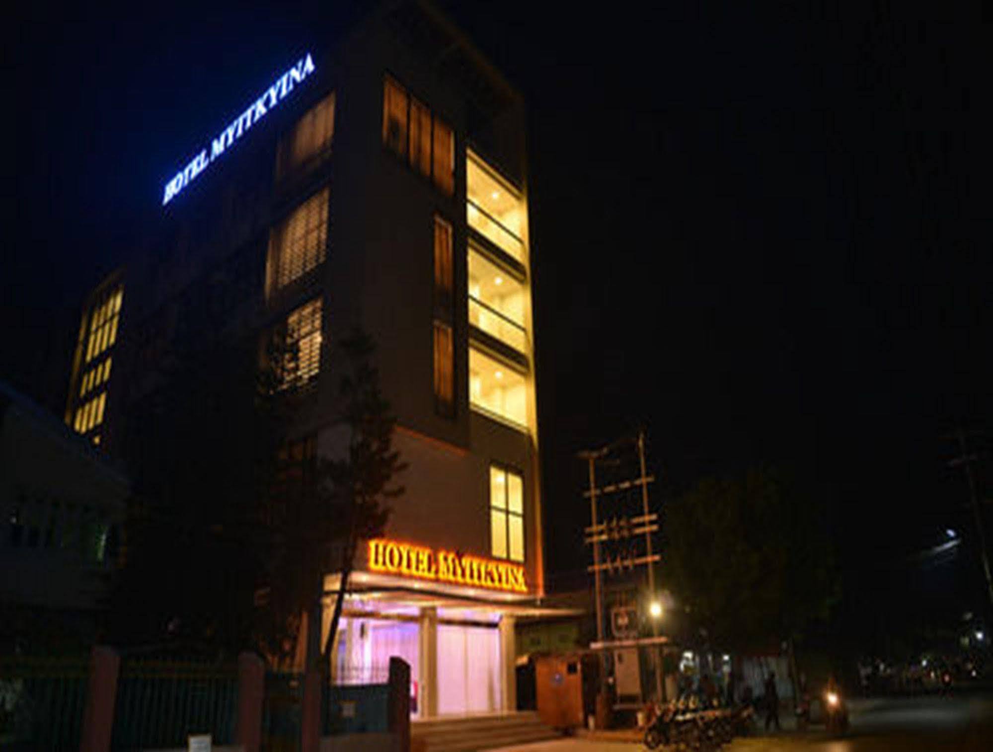 Hotel Myitkyinā Buitenkant foto