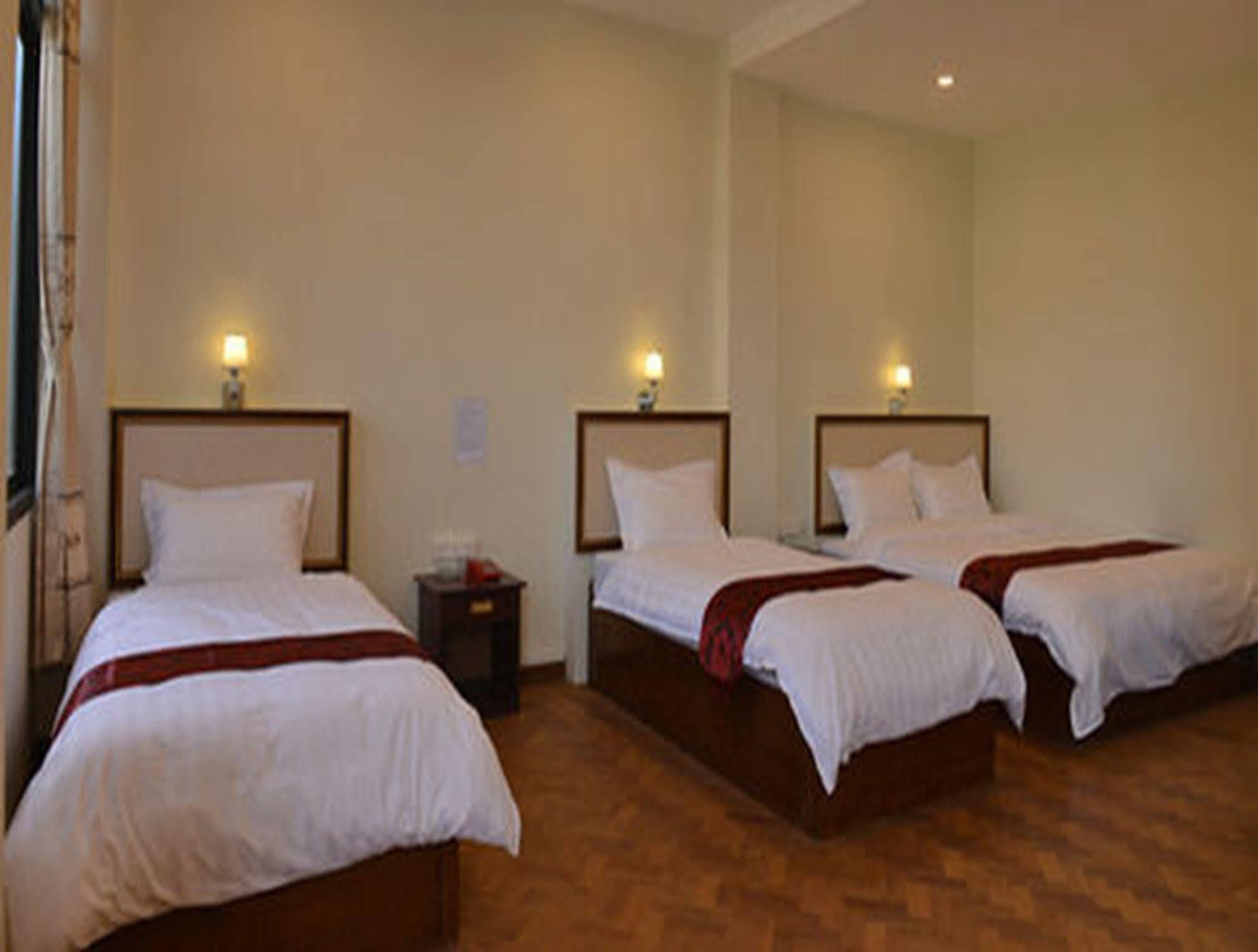 Hotel Myitkyinā Buitenkant foto