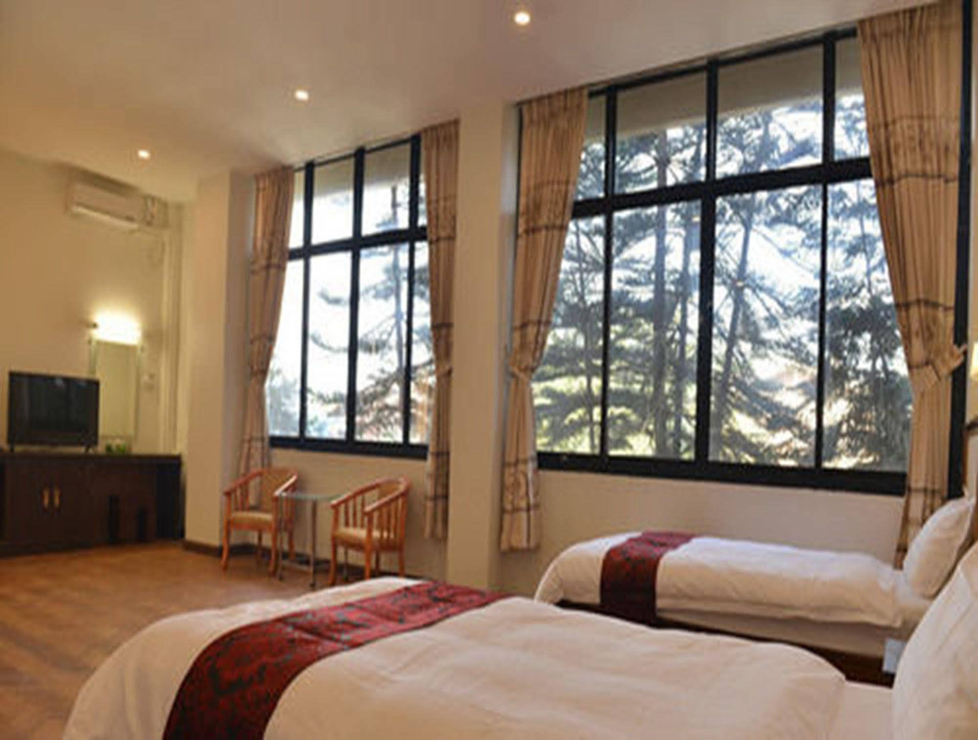 Hotel Myitkyinā Buitenkant foto