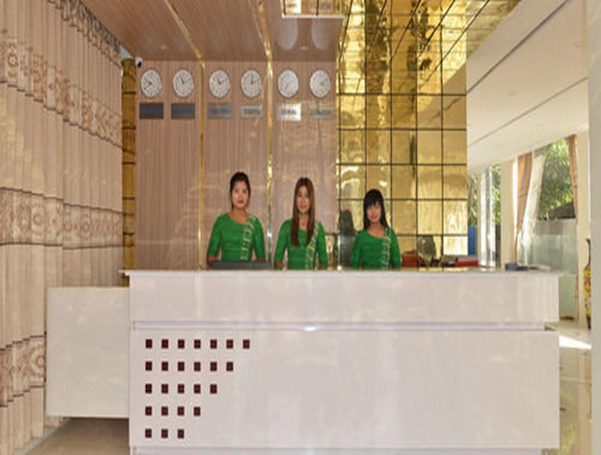 Hotel Myitkyinā Buitenkant foto